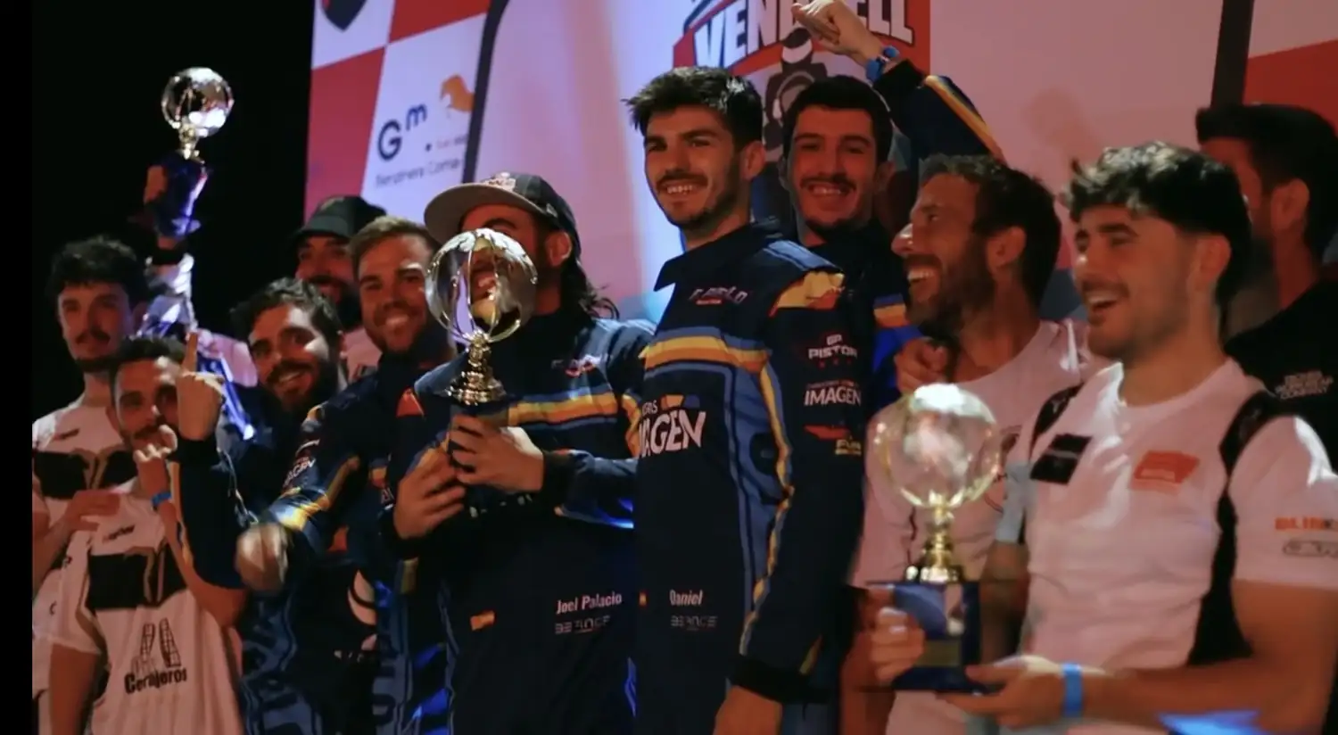 Salida de una carrera de karts de alquiler