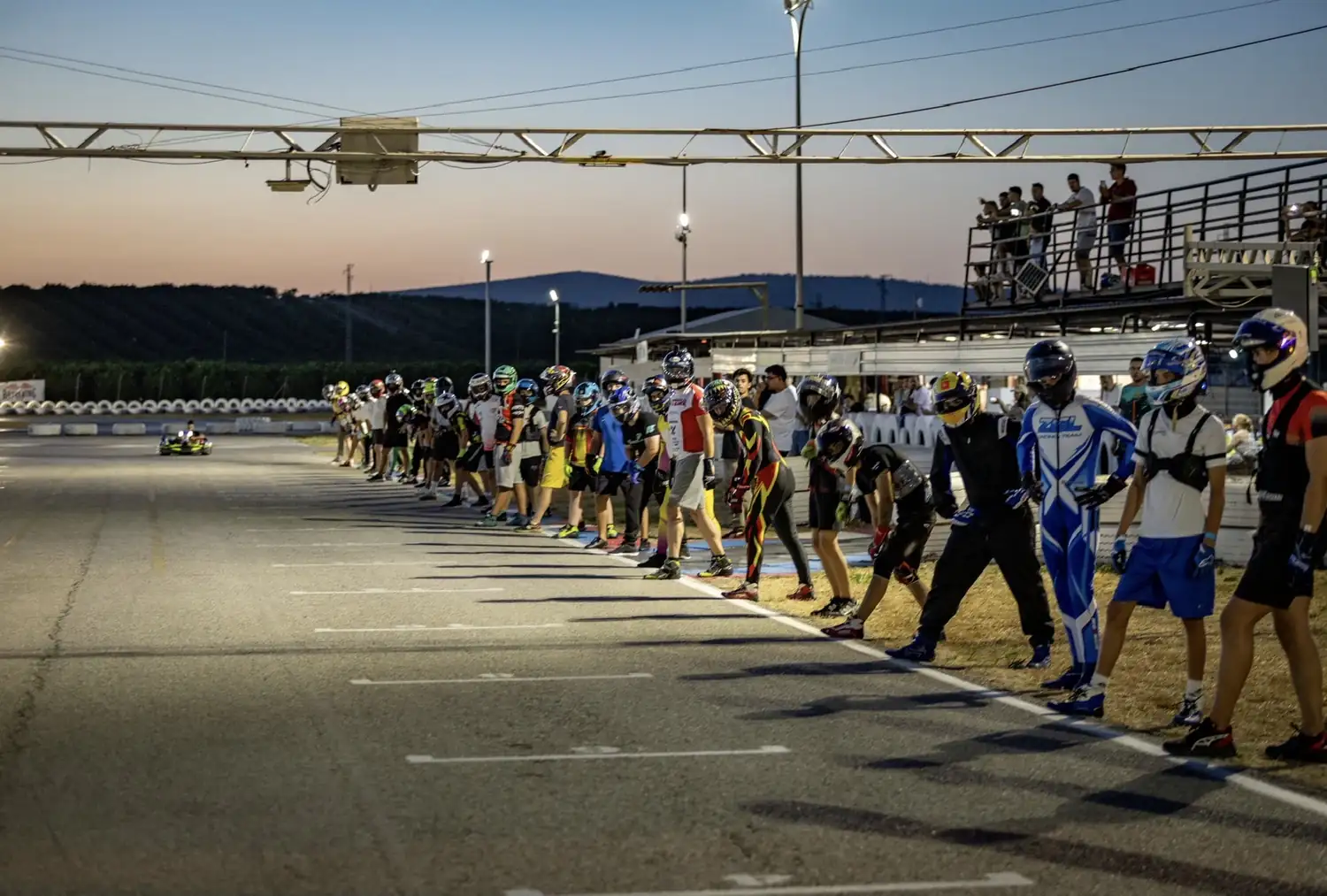 Salida de una carrera de karts de alquiler